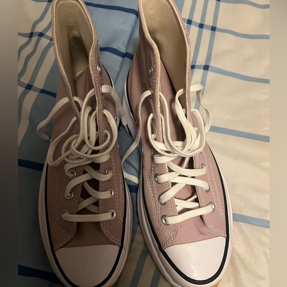 Converse Run Star hike platform . Light Pink . Never been worn .